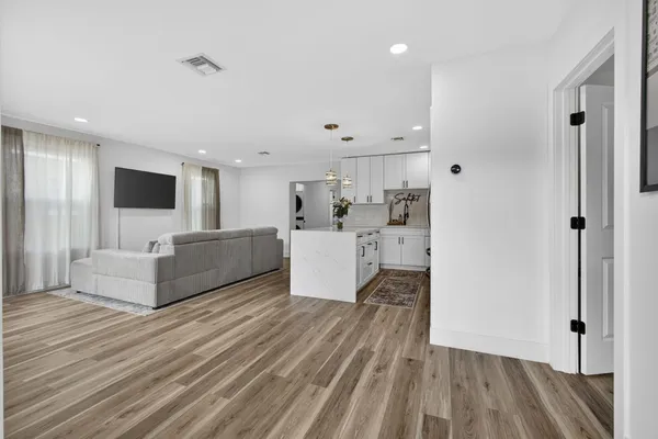 $3,825 | 701 37th Street, West Palm Beach, FL 33407