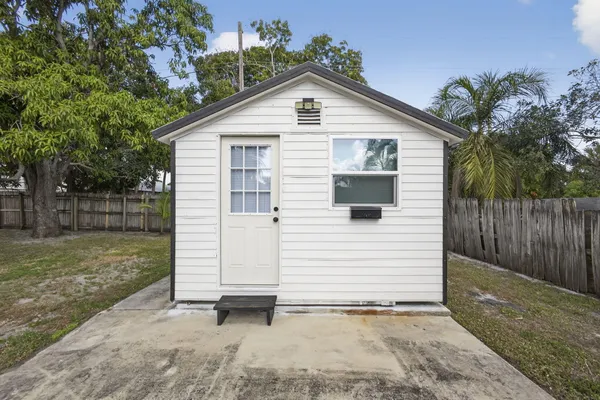 $3,825 | 701 37th Street, West Palm Beach, FL 33407