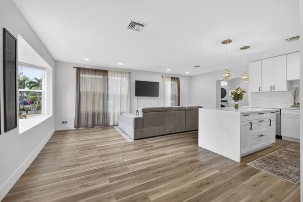 $3,825 | 701 37th Street, West Palm Beach, FL 33407