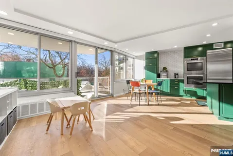 $549,000 | 1 Claridge Drive, Unit 111, Verona, NJ 07044