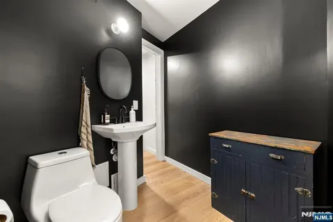$549,000 | 1 Claridge Drive, Unit 111, Verona, NJ 07044