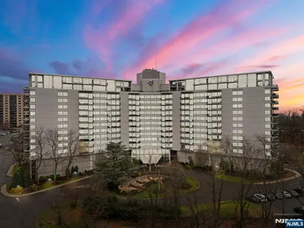 $549,000 | 1 Claridge Drive, Unit 111, Verona, NJ 07044