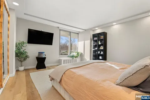 $549,000 | 1 Claridge Drive, Unit 111, Verona, NJ 07044