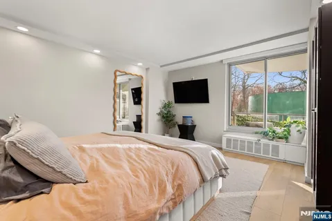 $549,000 | 1 Claridge Drive, Unit 111, Verona, NJ 07044