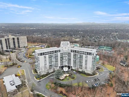 $549,000 | 1 Claridge Drive, Unit 111, Verona, NJ 07044