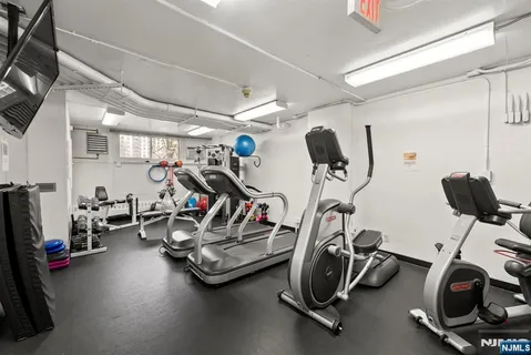 $549,000 | 1 Claridge Drive, Unit 111, Verona, NJ 07044