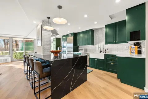 $549,000 | 1 Claridge Drive, Unit 111, Verona, NJ 07044