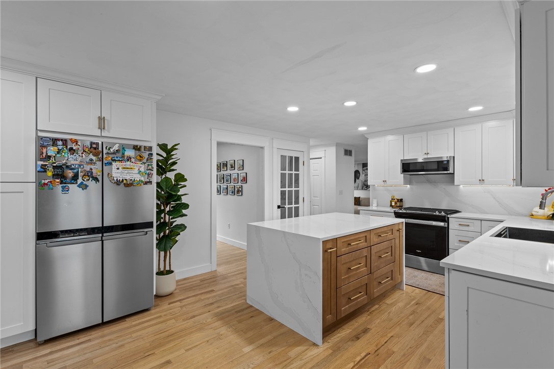 194 Council Rock Road Cranston, RI 02921 - Photo 7 of 46