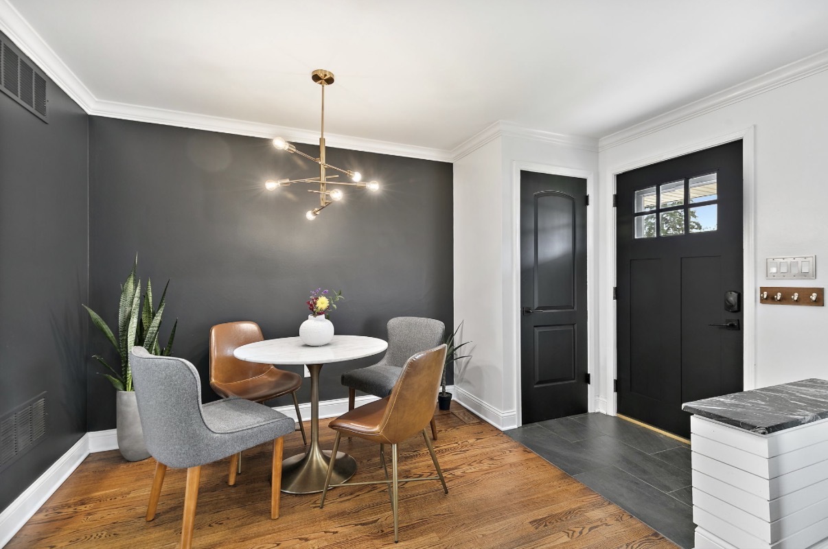 639 Braeburn Road East Dundee, IL 60118 - Photo 2 of 22