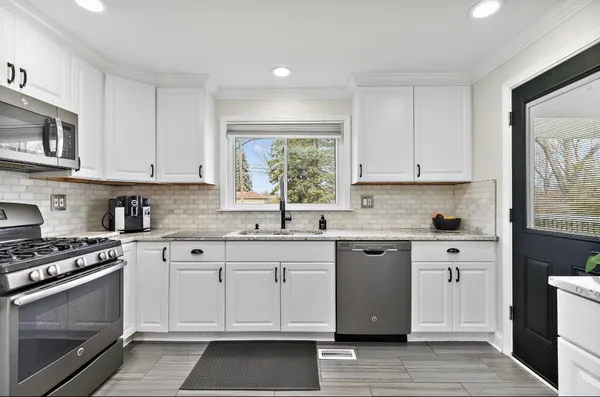 $350,000 | 639 Braeburn Road, East Dundee, IL 60118