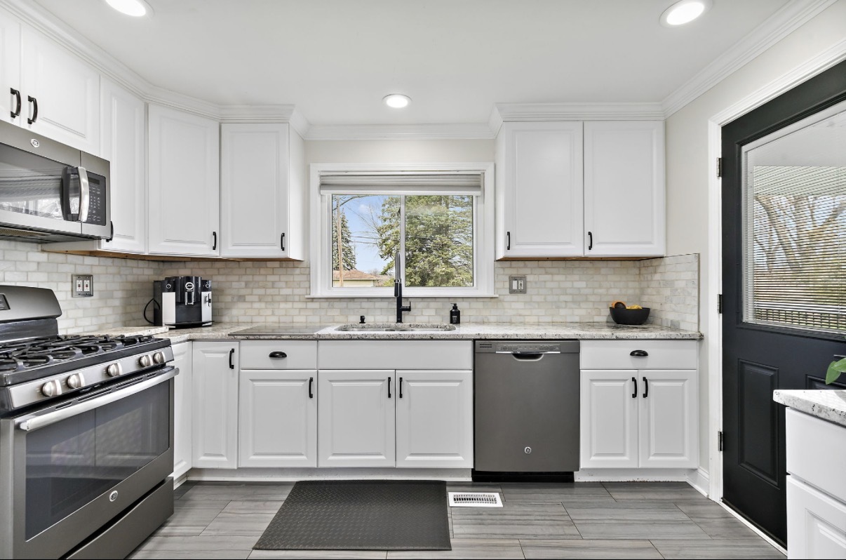 639 Braeburn Road East Dundee, IL 60118 - Photo 6 of 22