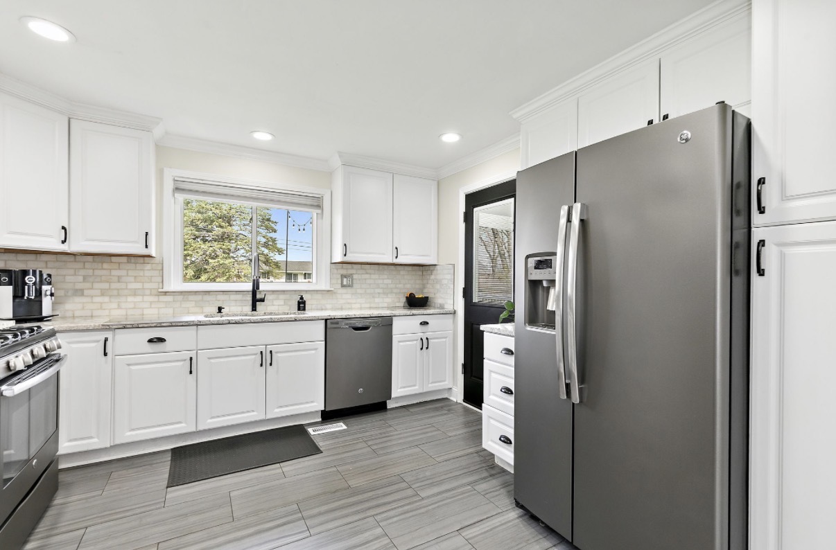 639 Braeburn Road East Dundee, IL 60118 - Photo 8 of 22