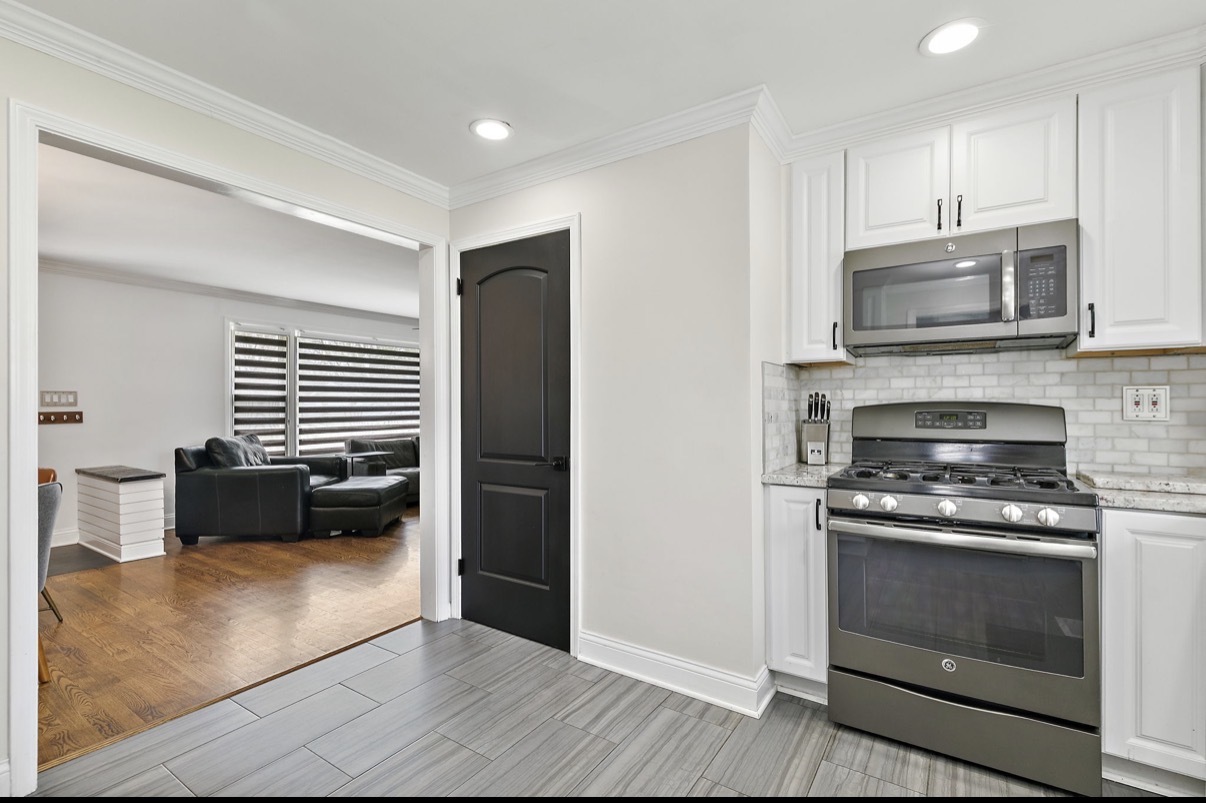 639 Braeburn Road East Dundee, IL 60118 - Photo 9 of 22