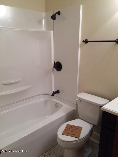 7510 Westbrook Road Louisville, KY 40258 - Photo 12 of 18 HallBath2