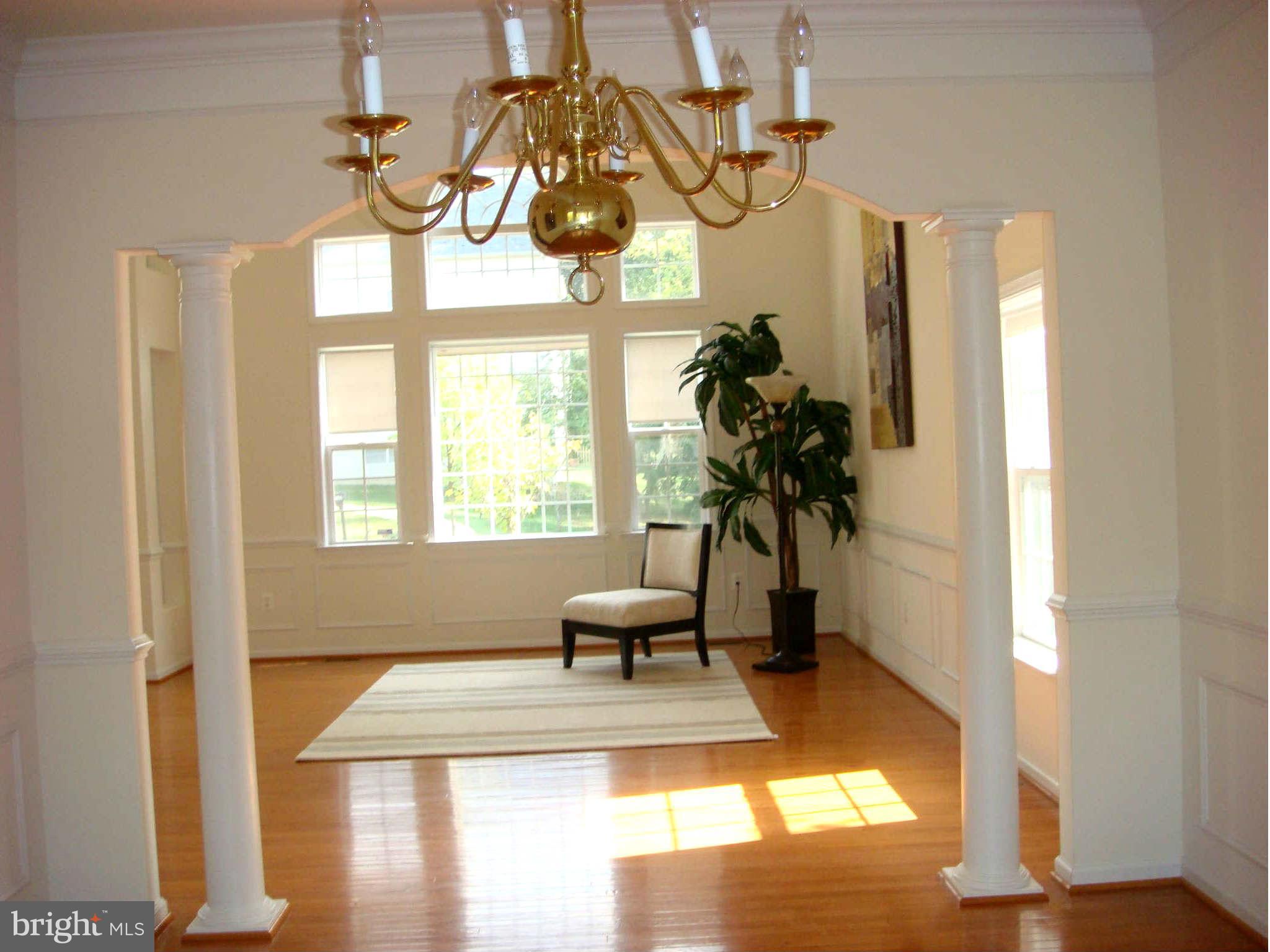126 George Street Gaithersburg, MD 20877 - Photo 4 of 26 Living Room