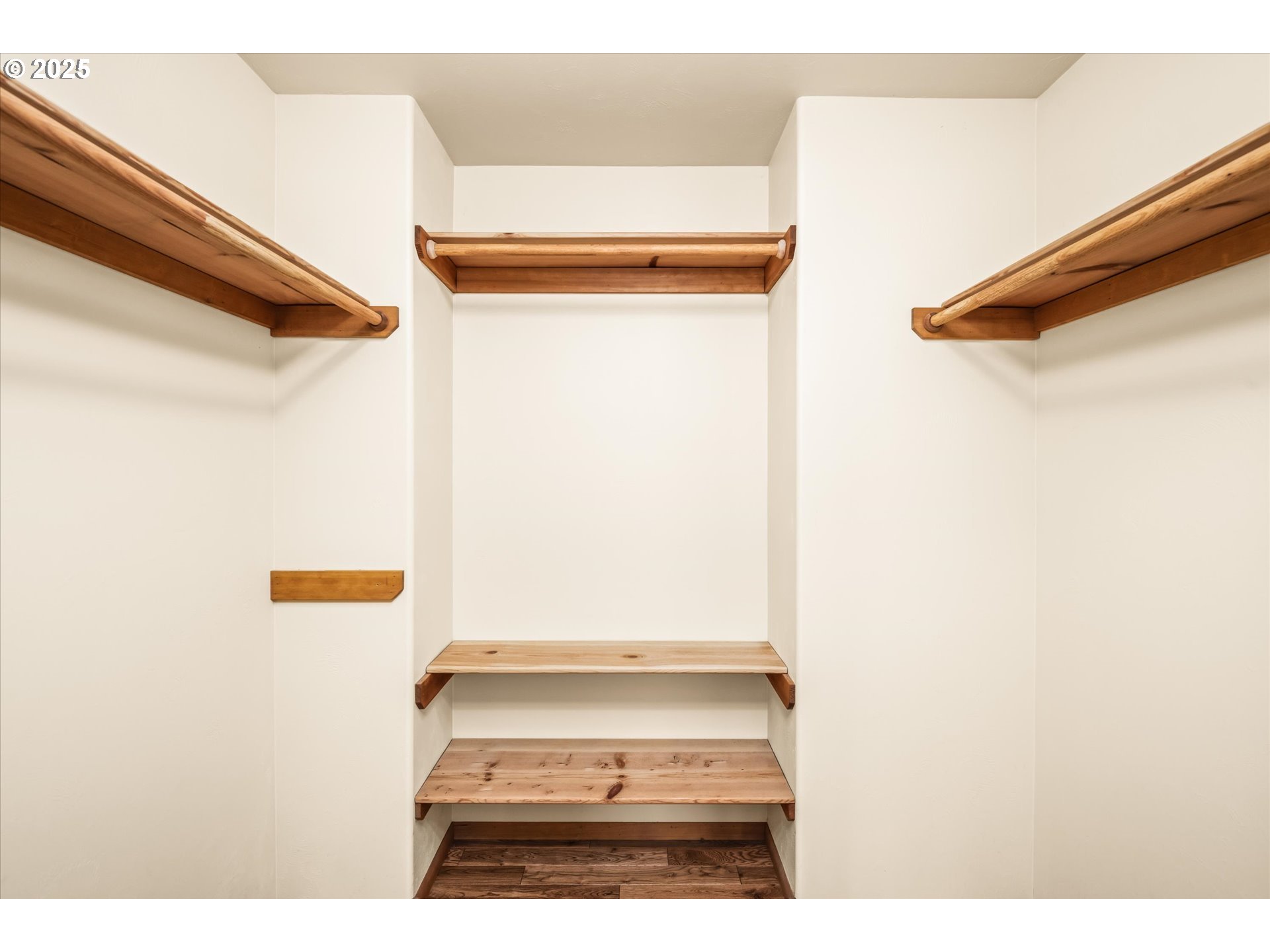 37381 Riverside Drive Pleasant Hill, OR 97455 - Photo 19 of 48 Bedroom, Owner's Suite