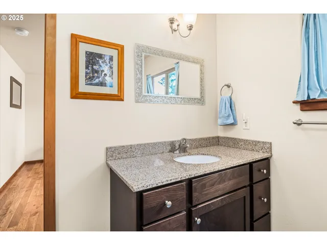 $1,095,000 | 37381 Riverside Drive, Pleasant Hill, OR 97455