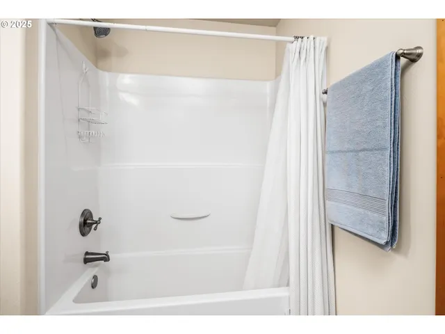 $1,095,000 | 37381 Riverside Drive, Pleasant Hill, OR 97455