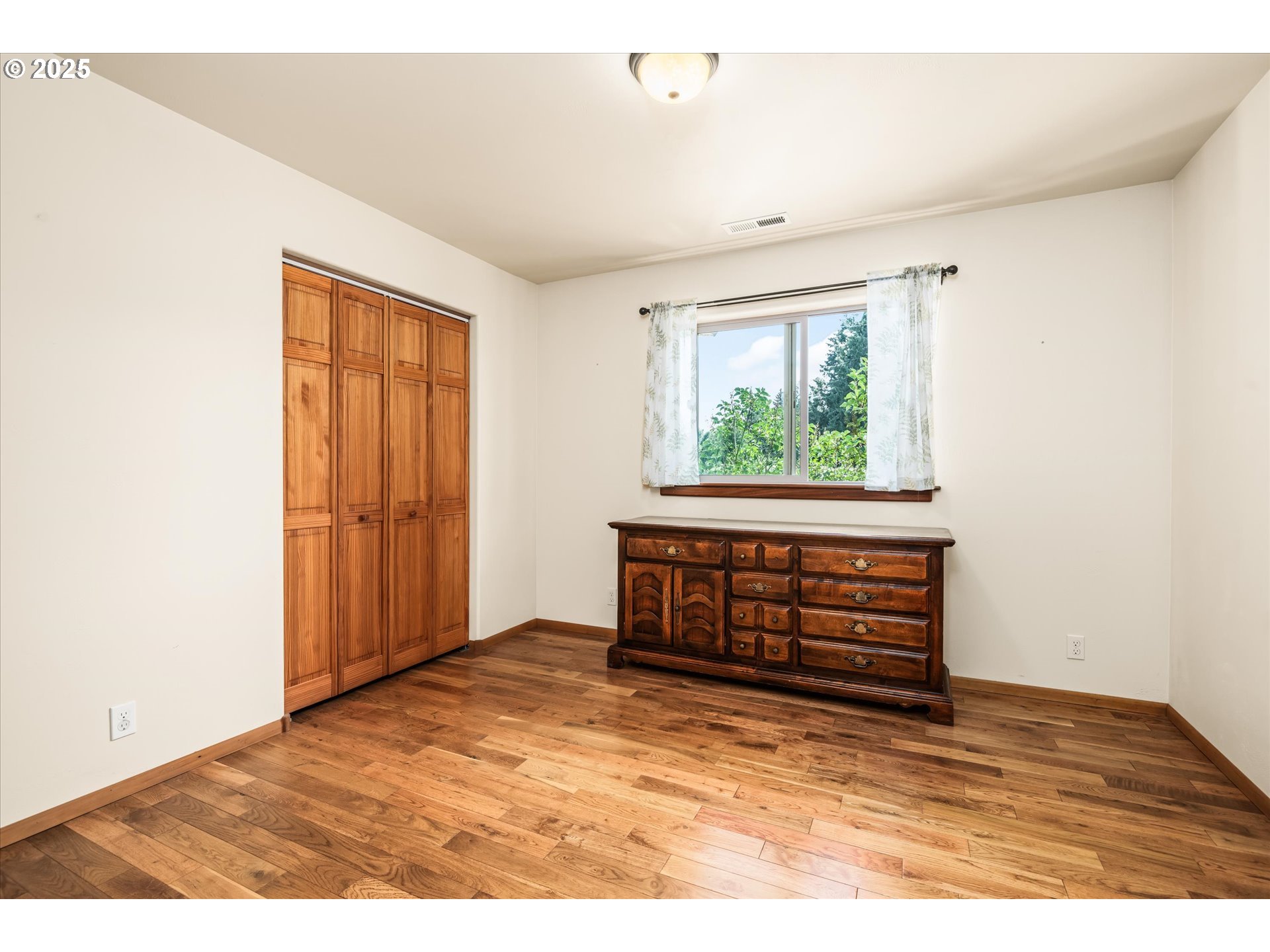 37381 Riverside Drive Pleasant Hill, OR 97455 - Photo 24 of 48 Bedroom