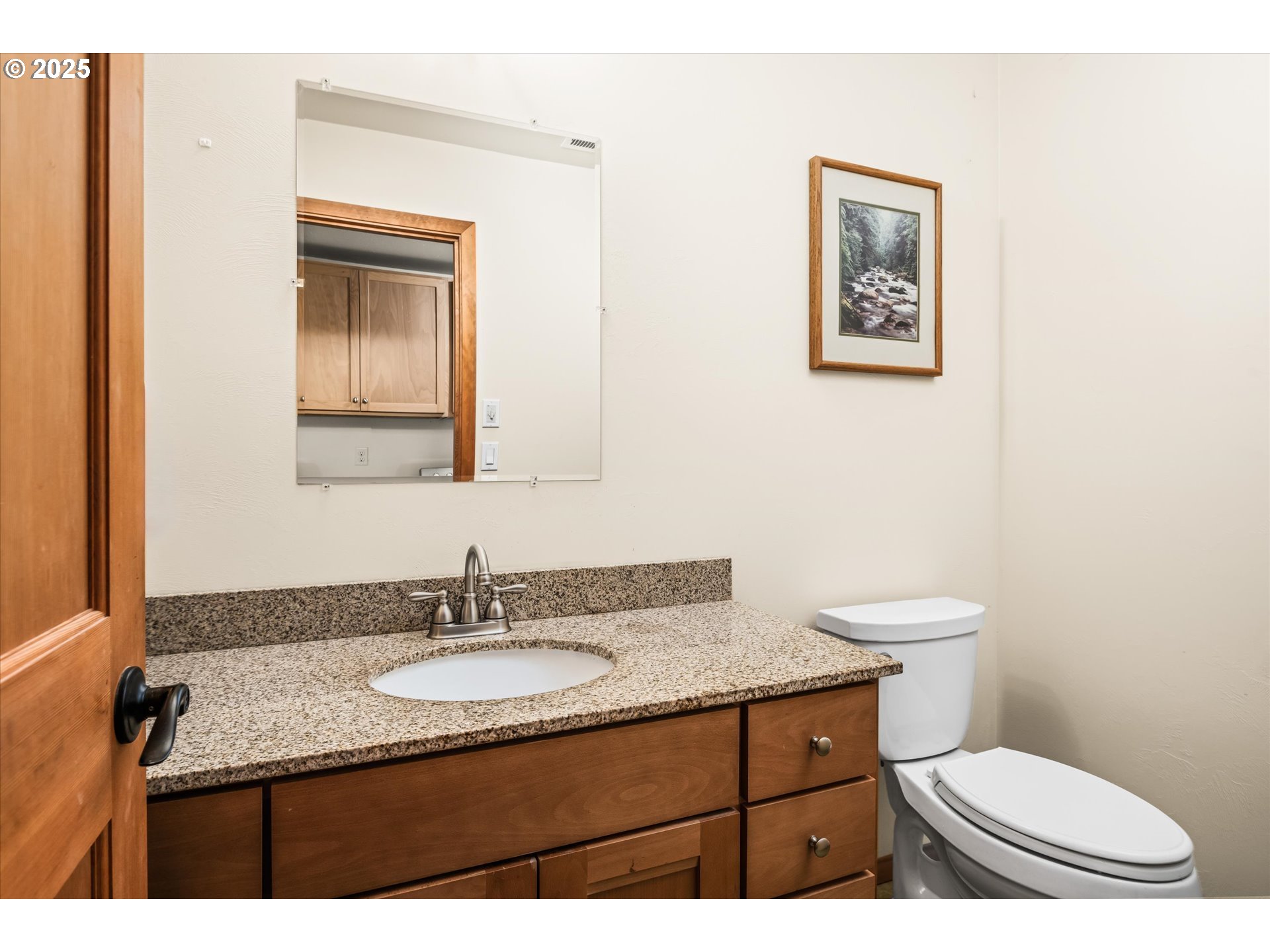 37381 Riverside Drive Pleasant Hill, OR 97455 - Photo 26 of 48 Bathroom