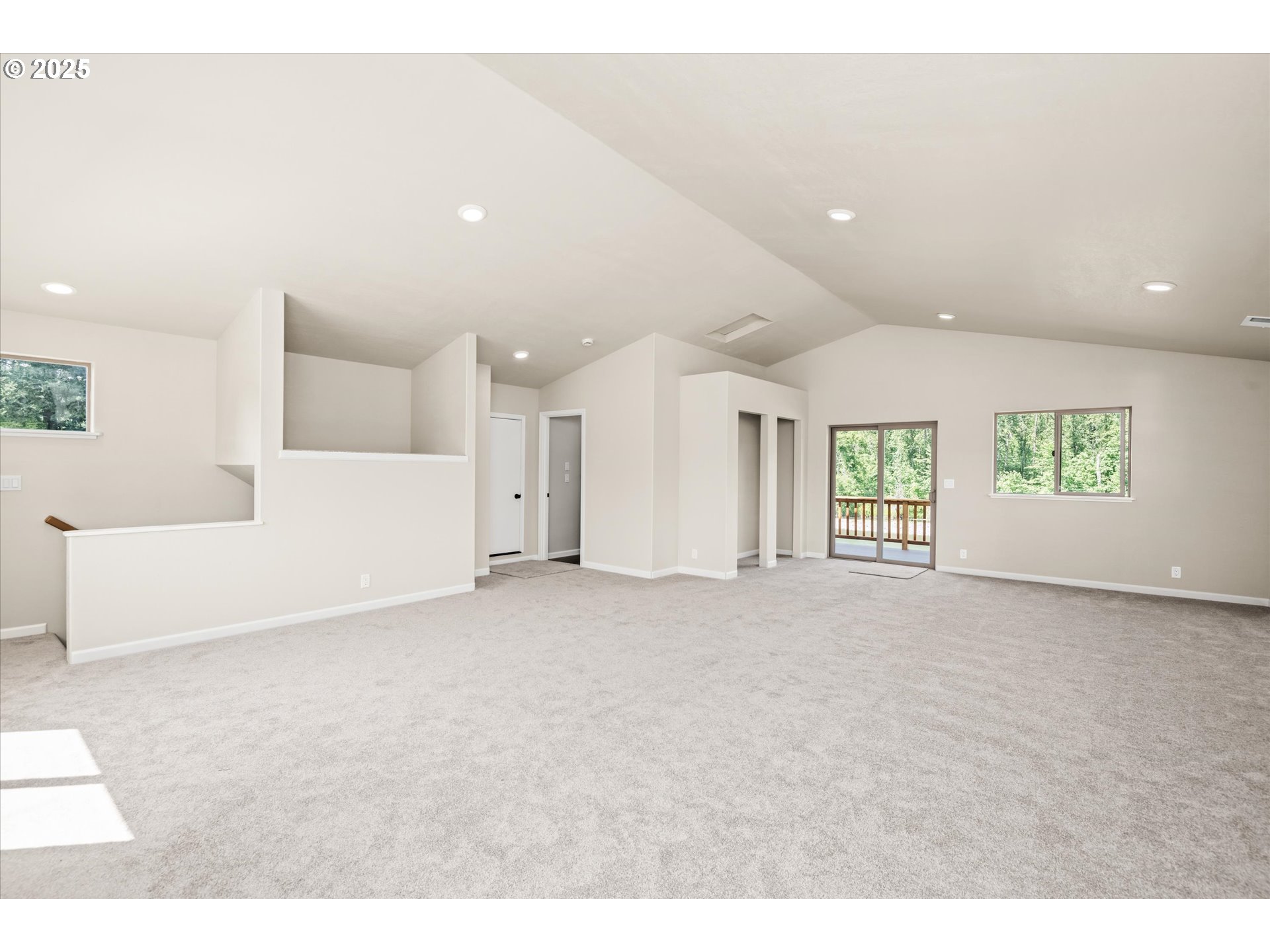 37381 Riverside Drive Pleasant Hill, OR 97455 - Photo 28 of 48 Balcony