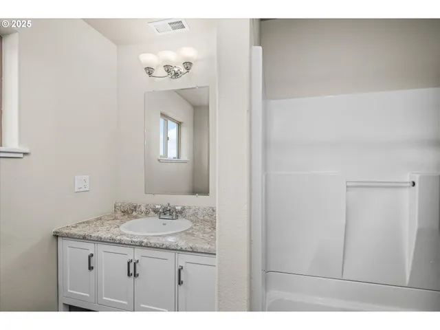 $1,095,000 | 37381 Riverside Drive, Pleasant Hill, OR 97455