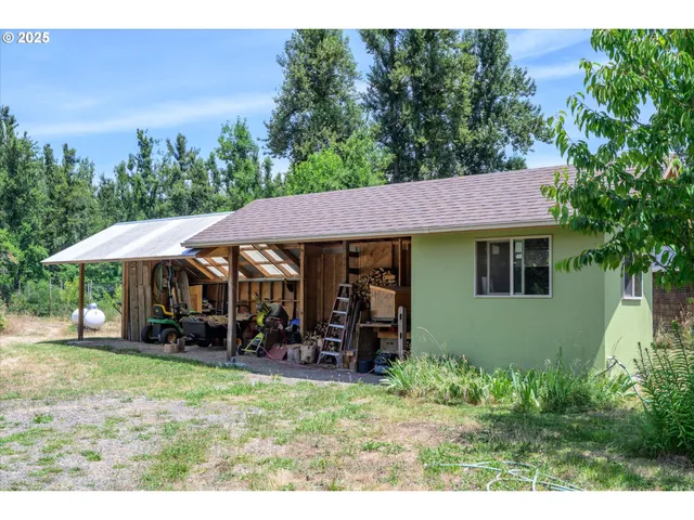 $1,095,000 | 37381 Riverside Drive, Pleasant Hill, OR 97455