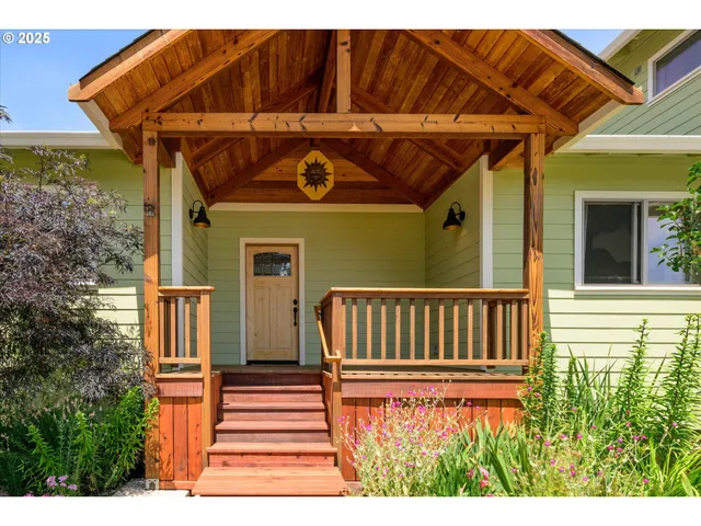 $1,095,000 | 37381 Riverside Drive, Pleasant Hill, OR 97455