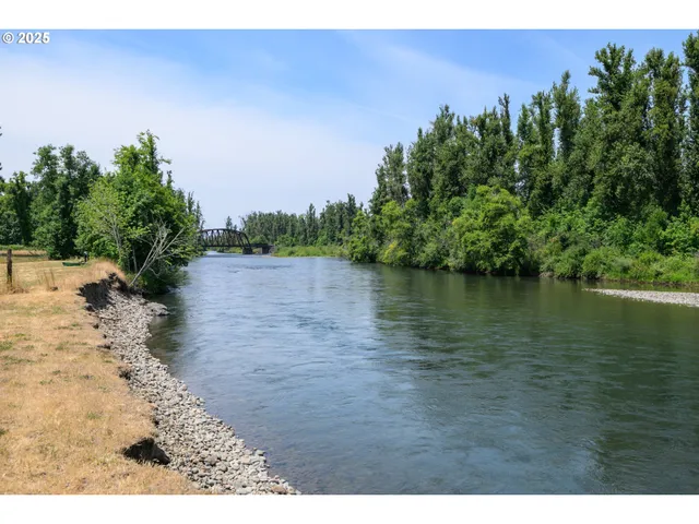 $1,095,000 | 37381 Riverside Drive, Pleasant Hill, OR 97455