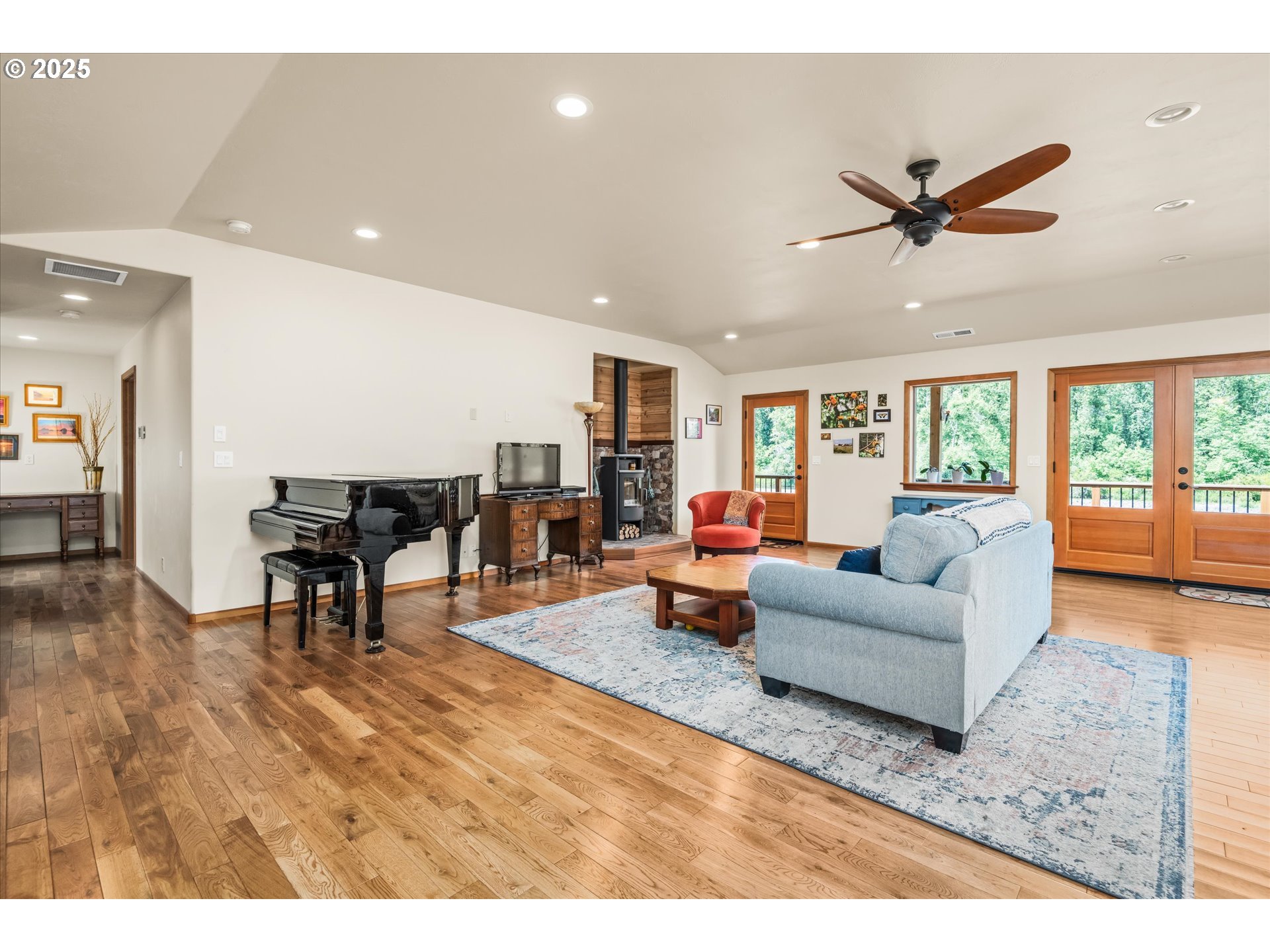 37381 Riverside Drive Pleasant Hill, OR 97455 - Photo 5 of 48