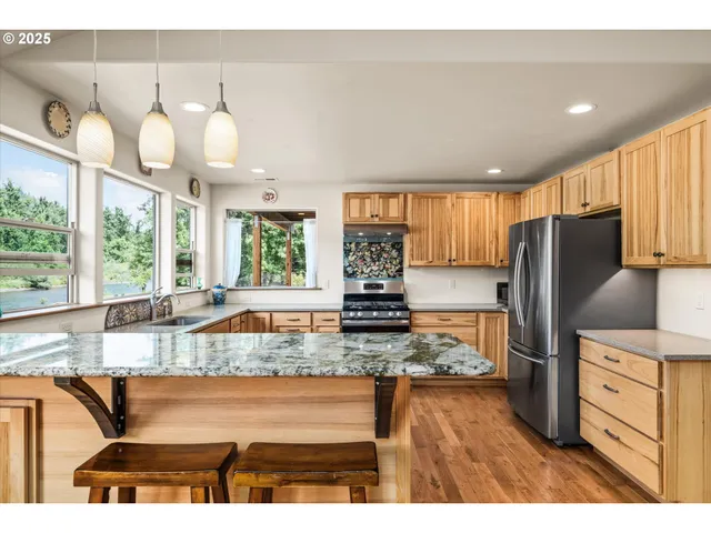 $1,095,000 | 37381 Riverside Drive, Pleasant Hill, OR 97455