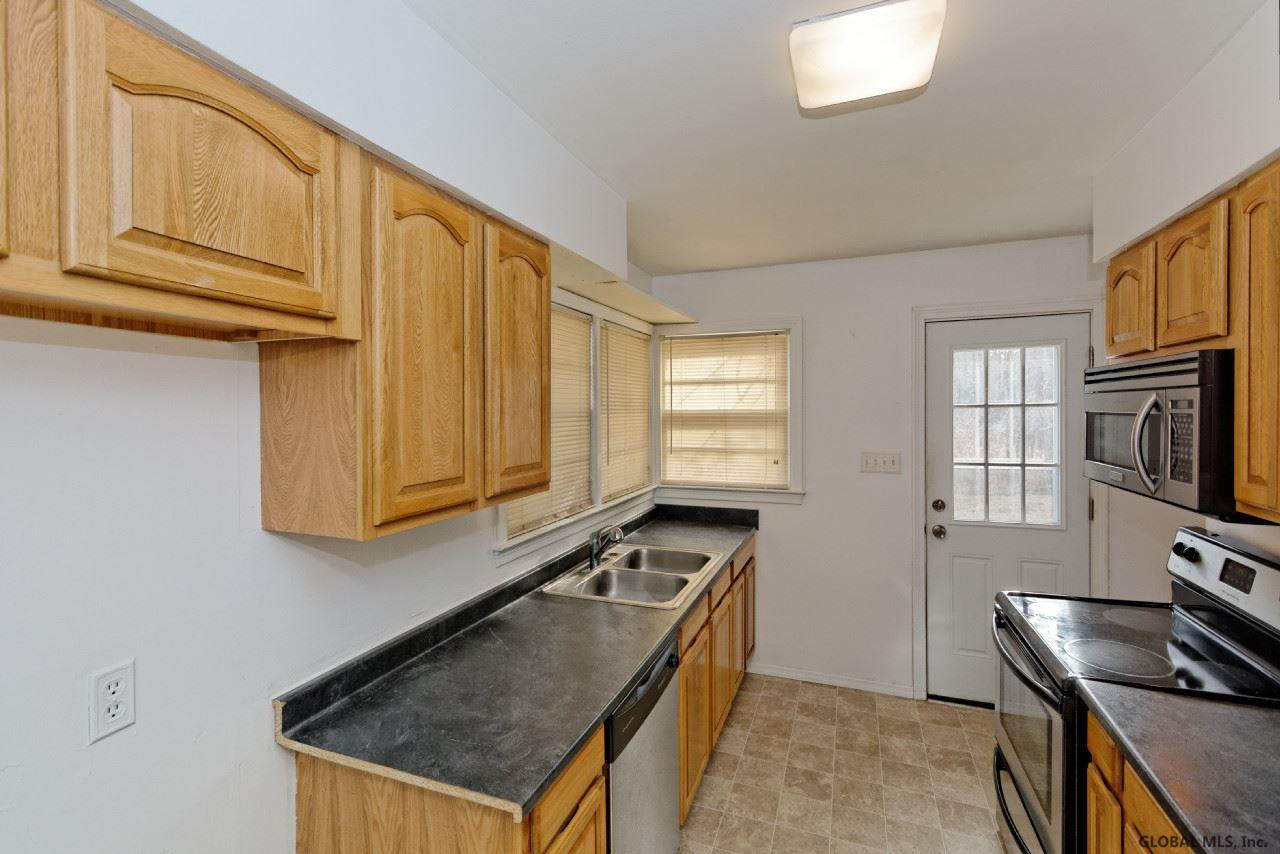 26 Hungerford Road Guilderland, NY 12203 - Photo 12 of 25 Photo 12