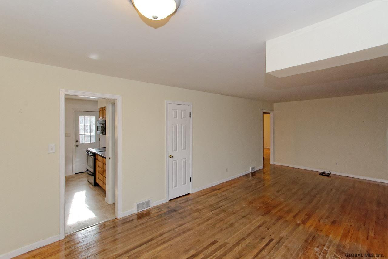 26 Hungerford Road Guilderland, NY 12203 - Photo 14 of 25 Photo 14