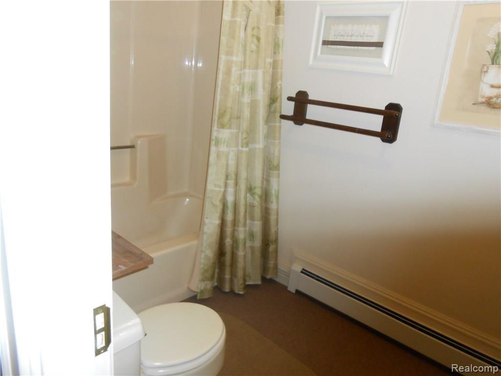 10405 North Rushton Road North South Lyon, MI 48178 - Photo 19 of 28 Upstairs Full Bath