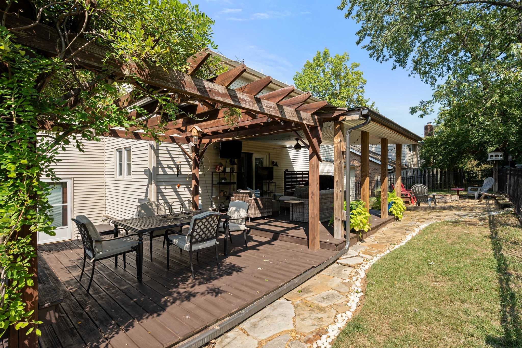154 B Spring Valley Road Nashville, TN 37214 - Photo 26 of 29 a view of a chairs and table in a patio
