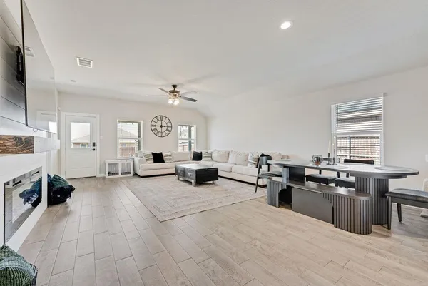 $2,450 | 1513 Hulen Park Trail, Alvarado, TX 76009
