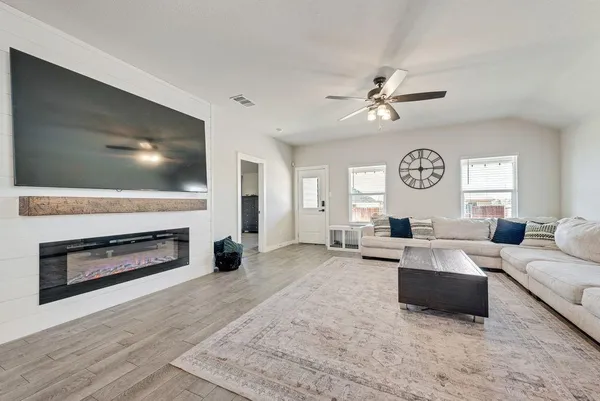 $2,450 | 1513 Hulen Park Trail, Alvarado, TX 76009