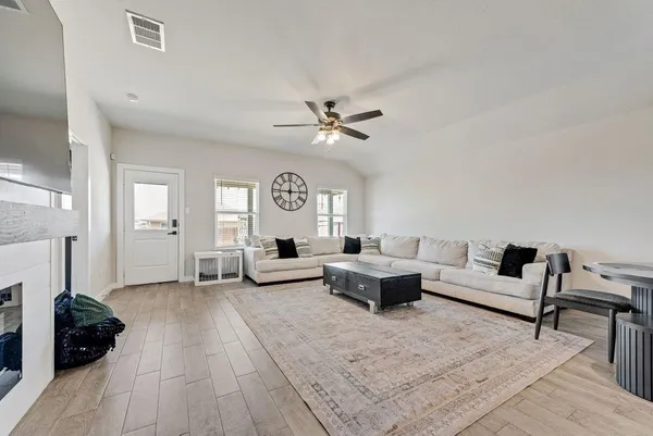 $2,450 | 1513 Hulen Park Trail, Alvarado, TX 76009