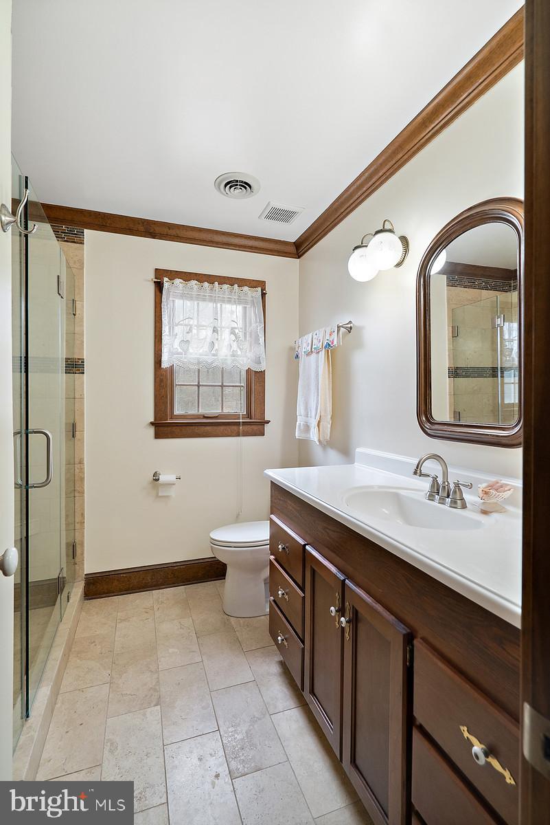 7203 Dudie Road Marshall, VA 20115 - Photo 20 of 46 Hall bathroom