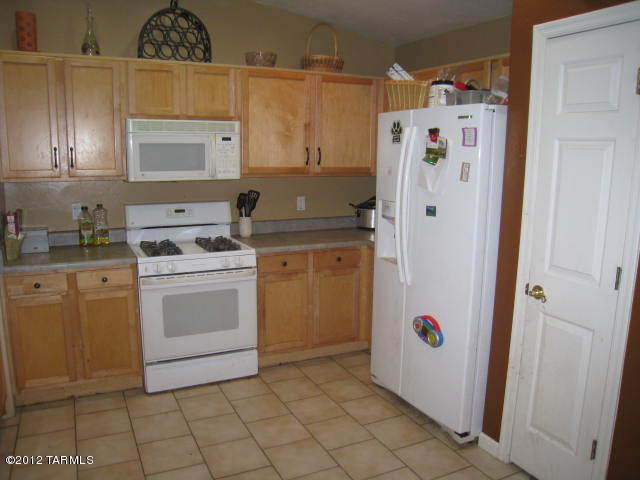 7659 South Meadow Spring Way Tucson, AZ 85747 - Photo 2 of 13