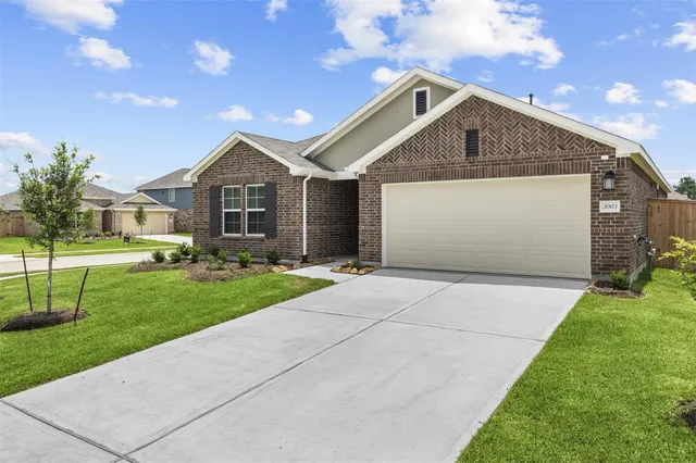 $2,300 | 3003 Middleton Drive, Rosenberg, TX 77471