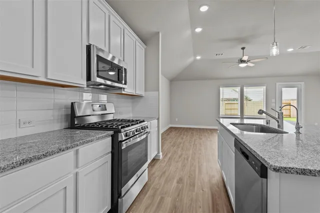 $2,300 | 3003 Middleton Drive, Rosenberg, TX 77471