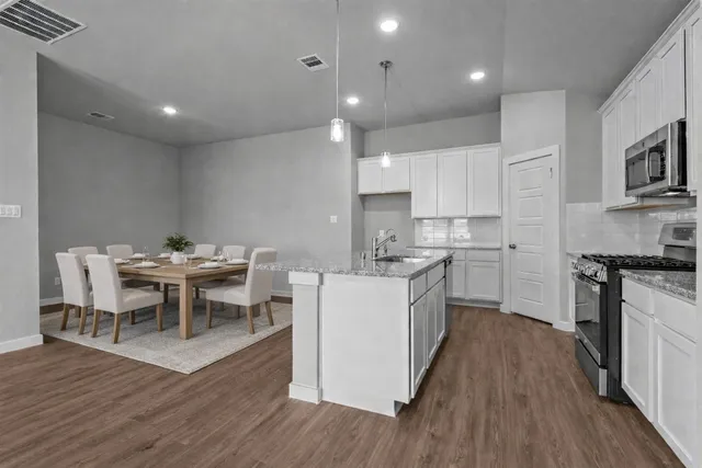 $2,300 | 3003 Middleton Drive, Rosenberg, TX 77471