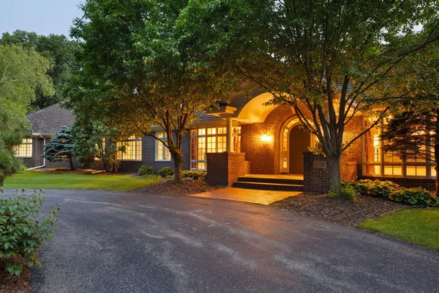 $2,795,000 | 4700 Merilane, Edina, MN 55436