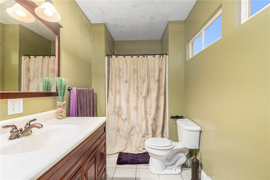 31 Windsor Road, Unit 3 Cranston, RI 02905 - Photo 13 of 20