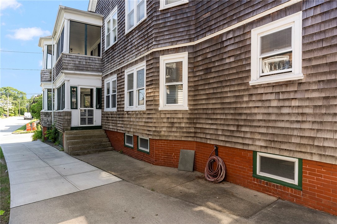 31 Windsor Road, Unit 3 Cranston, RI 02905 - Photo 17 of 20