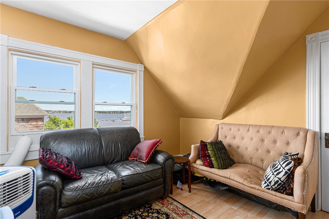 31 Windsor Road, Unit 3 Cranston, RI 02905 - Photo 6 of 20