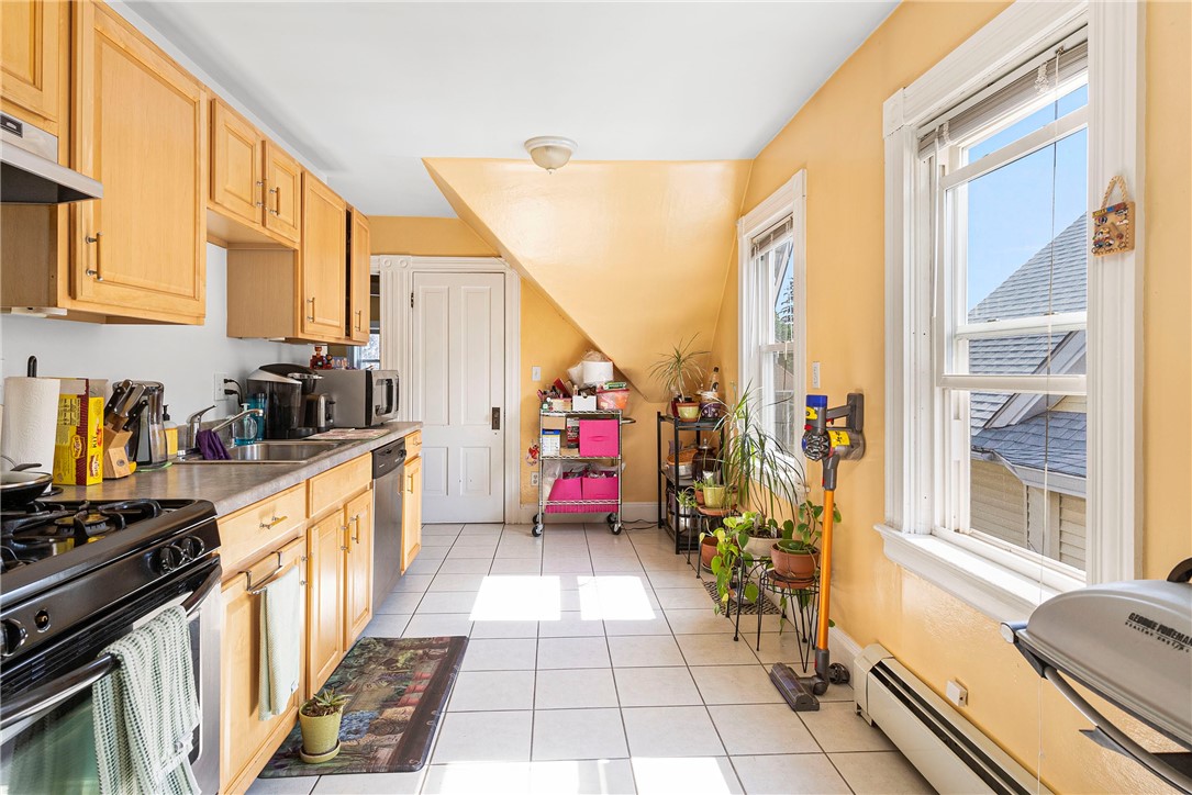 31 Windsor Road, Unit 3 Cranston, RI 02905 - Photo 7 of 20