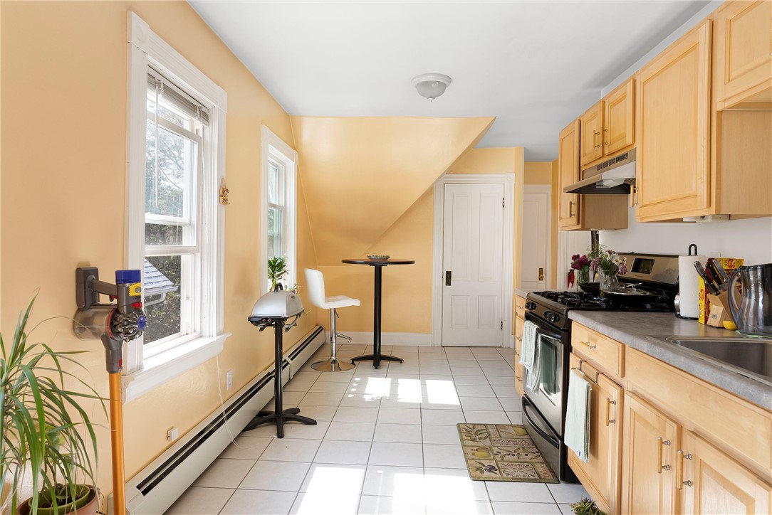 31 Windsor Road, Unit 3 Cranston, RI 02905 - Photo 9 of 20