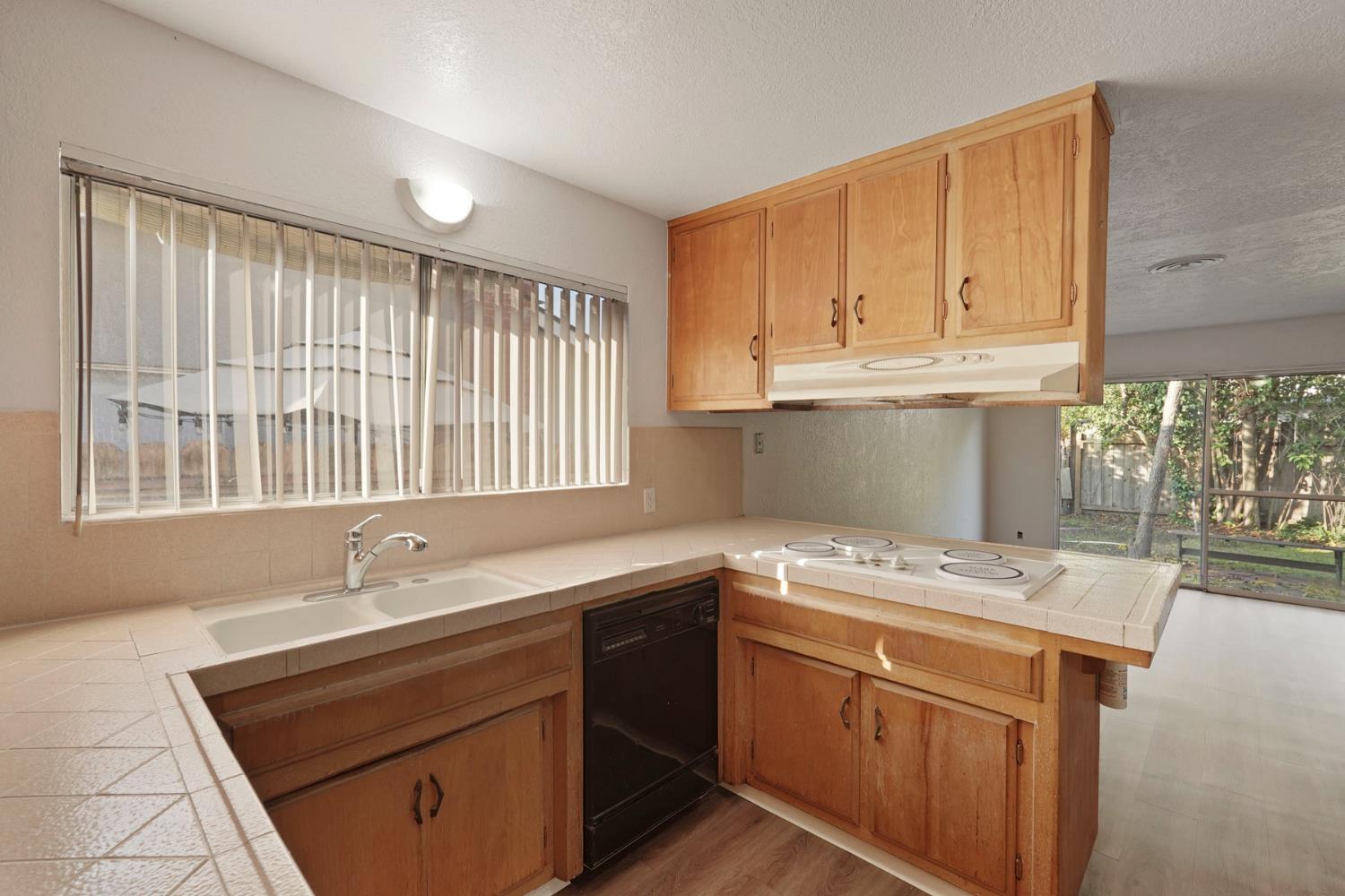 741 Dundee Way Stockton, CA 95210 - Photo 11 of 35